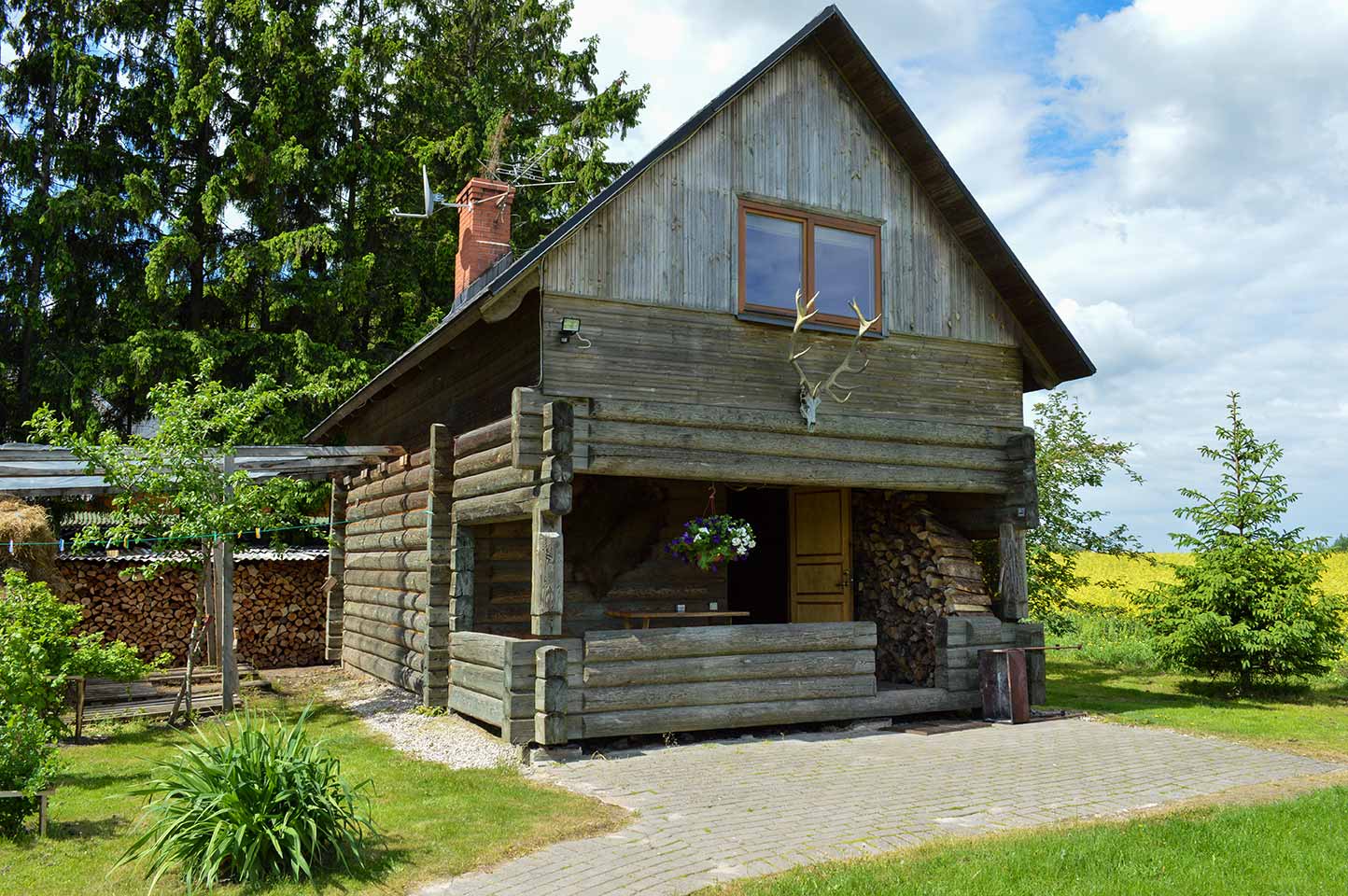 Mednieku namiņš Eglieni